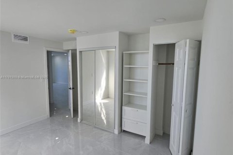 Condo in Miami Beach, Florida, 2 bedrooms  № 2022566 - photo 7