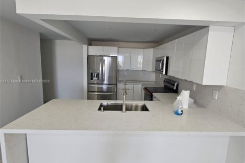 Condo in Miami Beach, Florida, 2 bedrooms  № 2022566 - photo 4
