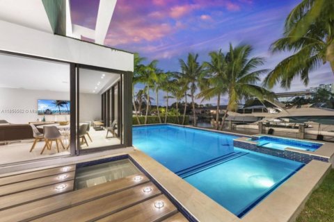 Villa ou maison à louer à Hallandale Beach, Floride: 6 chambres, 538.18 m2 № 2194483 - photo 29