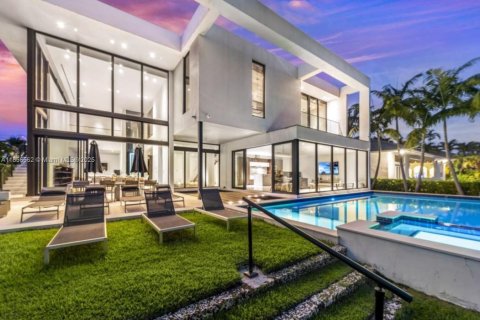 Villa ou maison à Hallandale Beach, Floride 6 chambres, 538.18 m2 № 2194483
