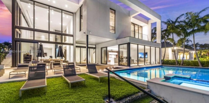 Villa ou maison à Hallandale Beach, Floride 6 chambres, 538.18 m2 № 2194483