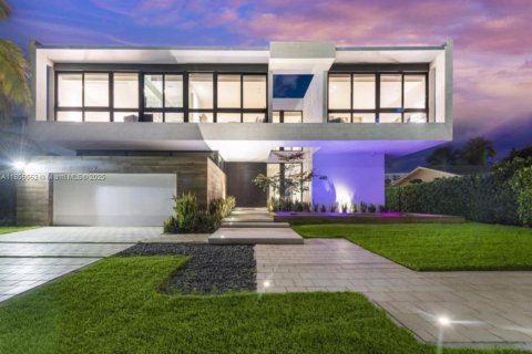 Villa ou maison à louer à Hallandale Beach, Floride: 6 chambres, 538.18 m2 № 2194483 - photo 2
