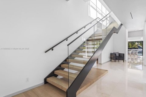 Villa ou maison à louer à Hallandale Beach, Floride: 6 chambres, 538.18 m2 № 2194483 - photo 27