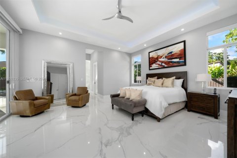 Casa en venta en Miami, Florida, 5 dormitorios, 359.07 m2 № 1999869 - foto 14