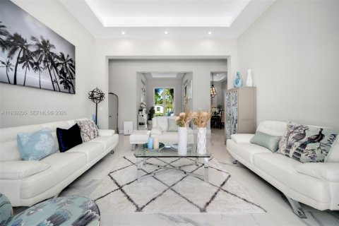 Casa en venta en Miami, Florida, 5 dormitorios, 359.07 m2 № 1999869 - foto 4
