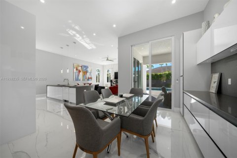 Casa en venta en Miami, Florida, 5 dormitorios, 359.07 m2 № 1999869 - foto 7