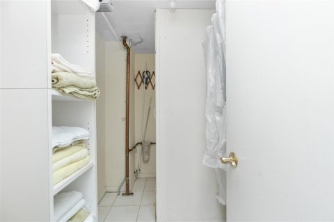 Condo in Pompano Beach, Florida, 2 bedrooms  № 2085707 - photo 12