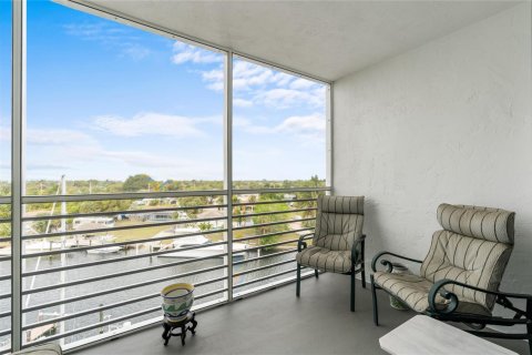 Condo in Pompano Beach, Florida, 2 bedrooms  № 2085707 - photo 25