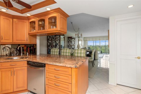 Condo in Pompano Beach, Florida, 2 bedrooms  № 2085707 - photo 3