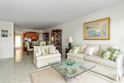 Condo in Pompano Beach, Florida, 2 bedrooms  № 2085707 - photo 30