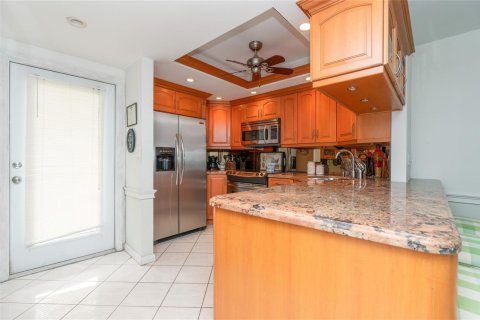 Condo in Pompano Beach, Florida, 2 bedrooms  № 2085707 - photo 14