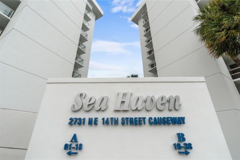 Condo in Pompano Beach, Florida, 2 bedrooms  № 2085707 - photo 2
