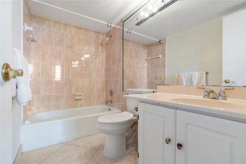 Condo in Pompano Beach, Florida, 2 bedrooms  № 2085707 - photo 11