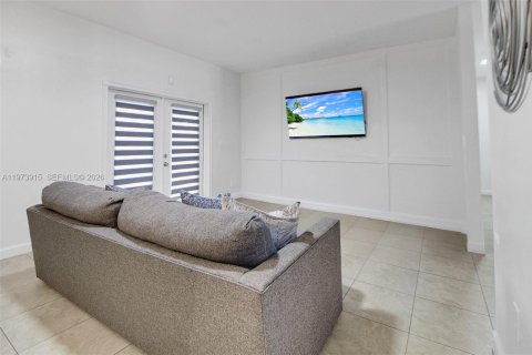 Casa en venta en Homestead, Florida, 3 dormitorios, 156.45 m2 № 2033643 - foto 9