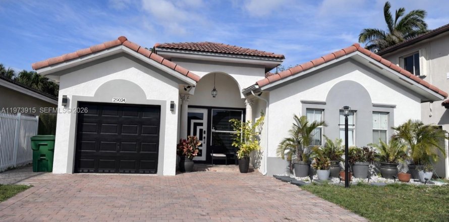 Дом в Хомстед, Флорида 3 спальни, 156.45м2 № 2033643