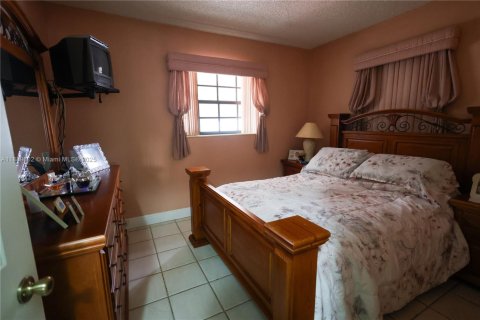 Villa ou maison à vendre à Hialeah, Floride: 3 chambres, 116.59 m2 № 1938907 - photo 17
