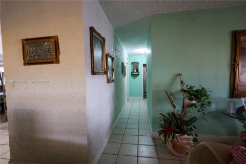 Villa ou maison à vendre à Hialeah, Floride: 3 chambres, 116.59 m2 № 1938907 - photo 10