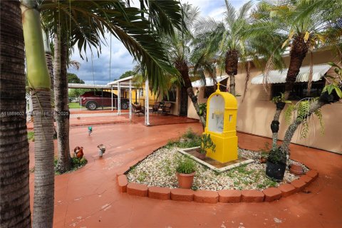 Villa ou maison à vendre à Hialeah, Floride: 3 chambres, 116.59 m2 № 1938907 - photo 2