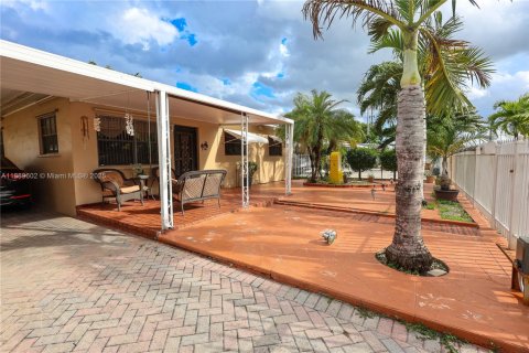 Villa ou maison à vendre à Hialeah, Floride: 3 chambres, 116.59 m2 № 1938907 - photo 1