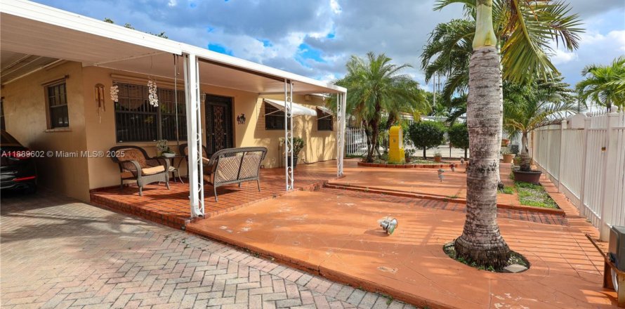 Villa ou maison à Hialeah, Floride 3 chambres, 116.59 m2 № 1938907