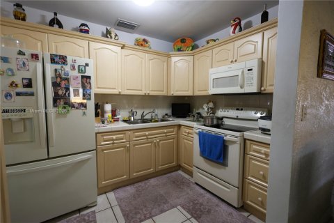 Villa ou maison à vendre à Hialeah, Floride: 3 chambres, 116.59 m2 № 1938907 - photo 7