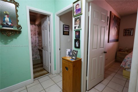 Villa ou maison à vendre à Hialeah, Floride: 3 chambres, 116.59 m2 № 1938907 - photo 11