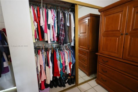 Villa ou maison à vendre à Hialeah, Floride: 3 chambres, 116.59 m2 № 1938907 - photo 16