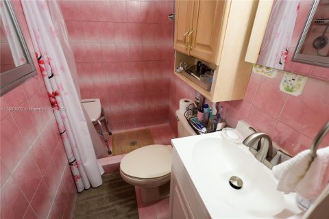 Villa ou maison à vendre à Hialeah, Floride: 3 chambres, 116.59 m2 № 1938907 - photo 9
