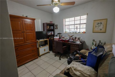 Villa ou maison à vendre à Hialeah, Floride: 3 chambres, 116.59 m2 № 1938907 - photo 15