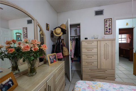 Villa ou maison à vendre à Hialeah, Floride: 3 chambres, 116.59 m2 № 1938907 - photo 14