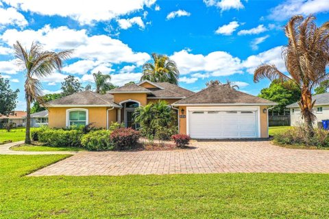 House in Sebring, Florida 3 bedrooms, 161.84 sq.m. № 2229885