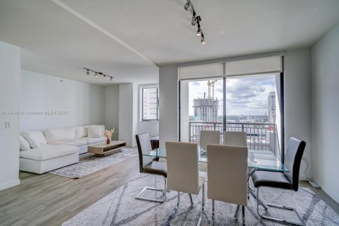 Снять в аренду кондоминиум в Майами, Флорида 2 спальни, 127.55м2, № 1970441 - фото 3