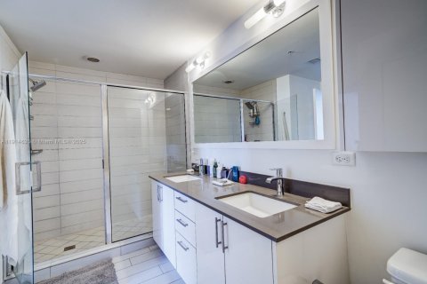Снять в аренду кондоминиум в Майами, Флорида 2 спальни, 127.55м2, № 1970441 - фото 9