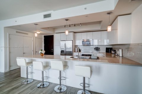 Снять в аренду кондоминиум в Майами, Флорида 2 спальни, 127.55м2, № 1970441 - фото 2