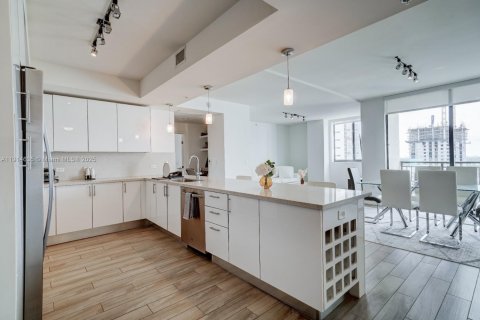 Снять в аренду кондоминиум в Майами, Флорида 2 спальни, 127.55м2, № 1970441 - фото 1