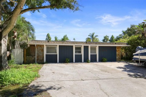 Propiedad comercial en Largo, Florida 4 dormitorios, 197.7 m2 № 2430585