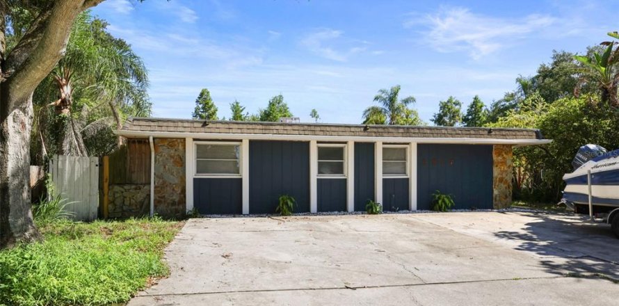 Propiedad comercial en Largo, Florida 4 dormitorios, 197.7 m2 № 2430585