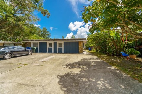 Propiedad comercial en venta en Largo, Florida, 4 dormitorios, 197.7 m2 № 2430585 - foto 2