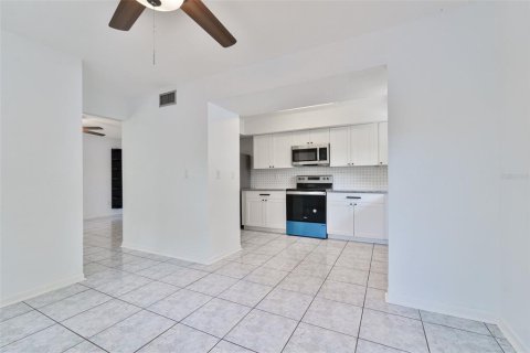 Propiedad comercial en venta en Largo, Florida, 4 dormitorios, 197.7 m2 № 2430585 - foto 11
