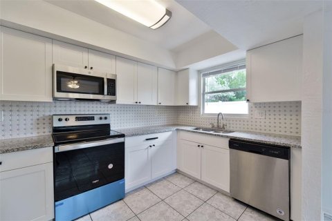 Propiedad comercial en venta en Largo, Florida, 4 dormitorios, 197.7 m2 № 2430585 - foto 5