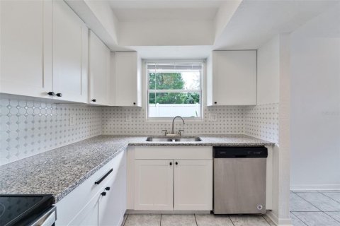 Propiedad comercial en venta en Largo, Florida, 4 dormitorios, 197.7 m2 № 2430585 - foto 18