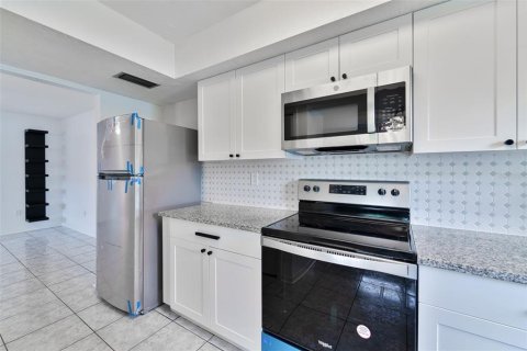 Propiedad comercial en venta en Largo, Florida, 4 dormitorios, 197.7 m2 № 2430585 - foto 19