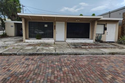 Propiedad comercial en venta en Largo, Florida, 245.63 m2 № 1905616 - foto 3