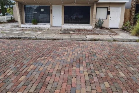 Propiedad comercial en venta en Largo, Florida, 245.63 m2 № 1905616 - foto 2