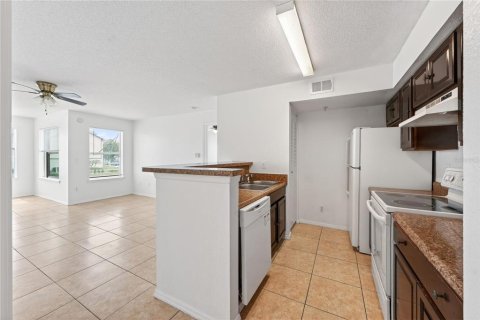 Condo in Kissimmee, Florida, 2 bedrooms № 2102657 - photo 16