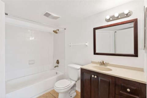 Condo in Kissimmee, Florida, 2 bedrooms № 2102657 - photo 28
