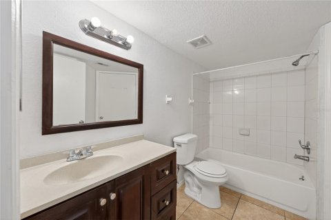 Condo in Kissimmee, Florida, 2 bedrooms № 2102657 - photo 20
