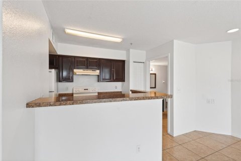 Condo in Kissimmee, Florida, 2 bedrooms № 2102657 - photo 10