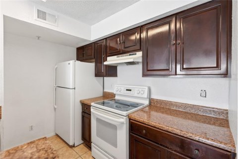 Condo in Kissimmee, Florida, 2 bedrooms № 2102657 - photo 14