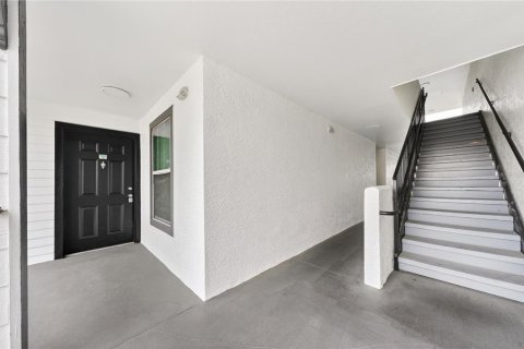 Condo in Kissimmee, Florida, 2 bedrooms № 2102657 - photo 3